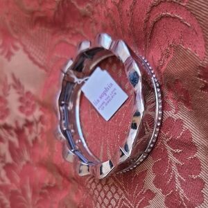 Lia Sophia Crown Silver Stretch Bracelet (J14)